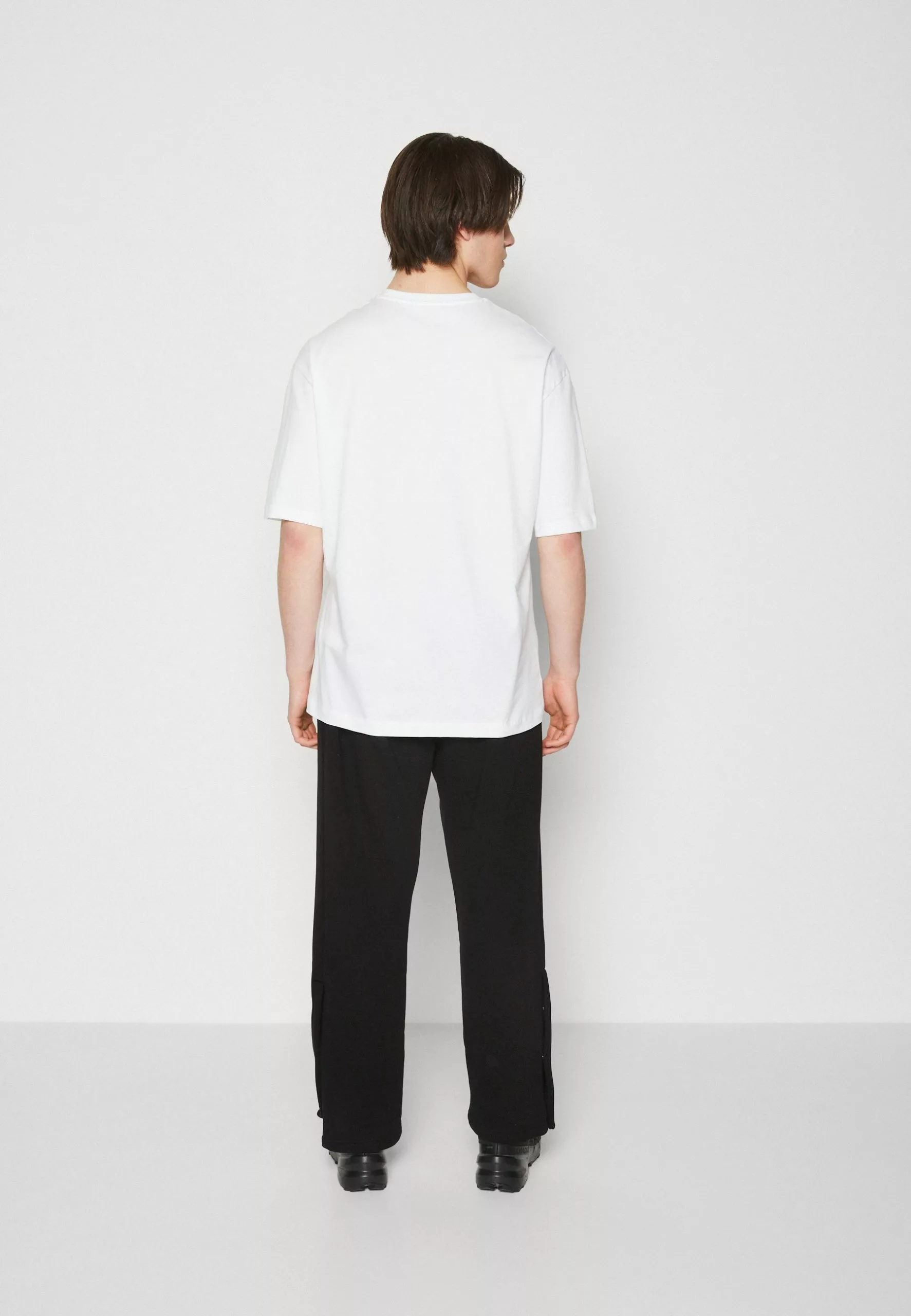 YOURTURN Unisex - Print T-Shirt - White 3 YOURTURN Unisex - Print T-Shirt - White - Image 3