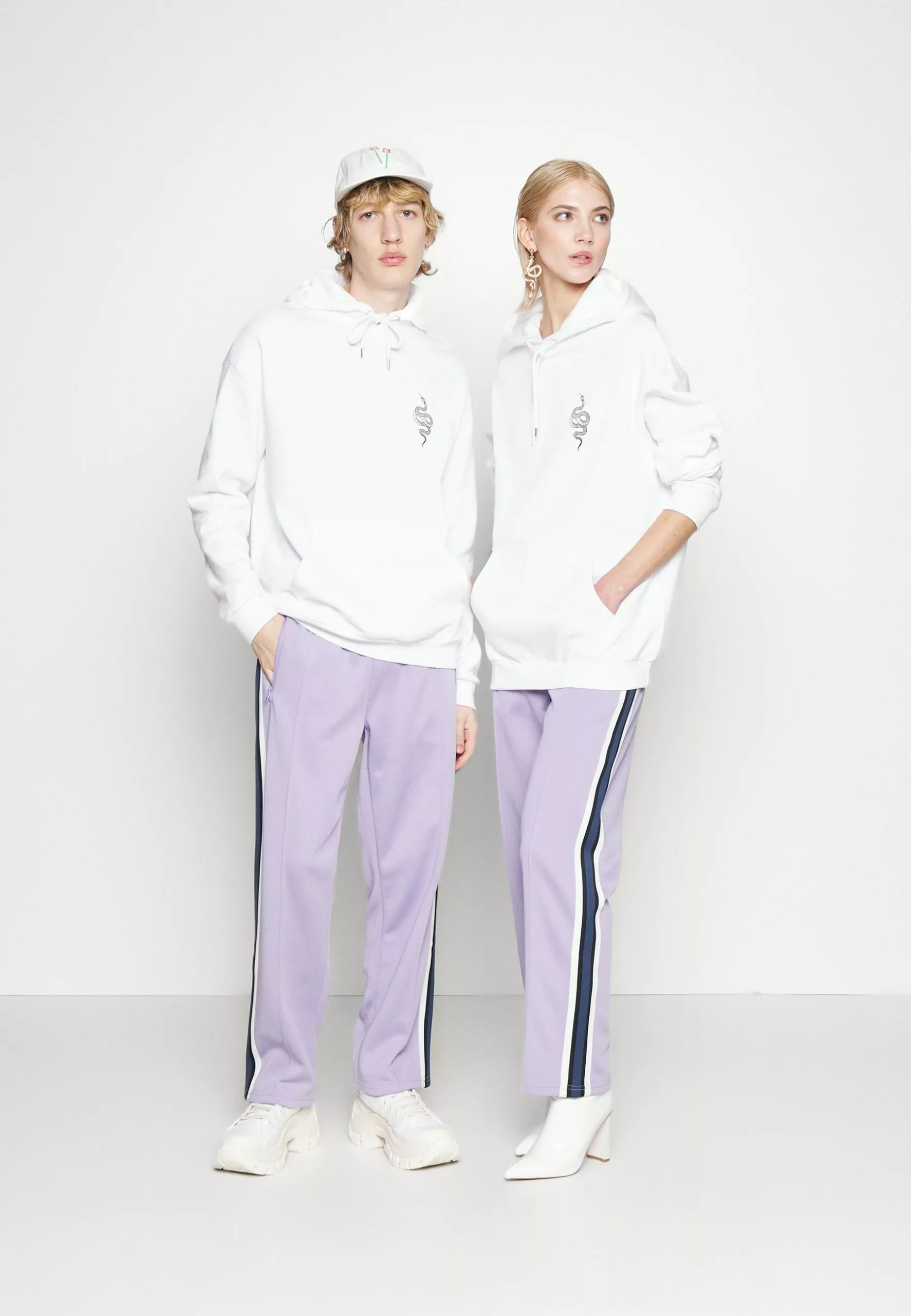 YOURTURN Unisex - Hoodie - White 2 YOURTURN Unisex - Hoodie - White - Image 2