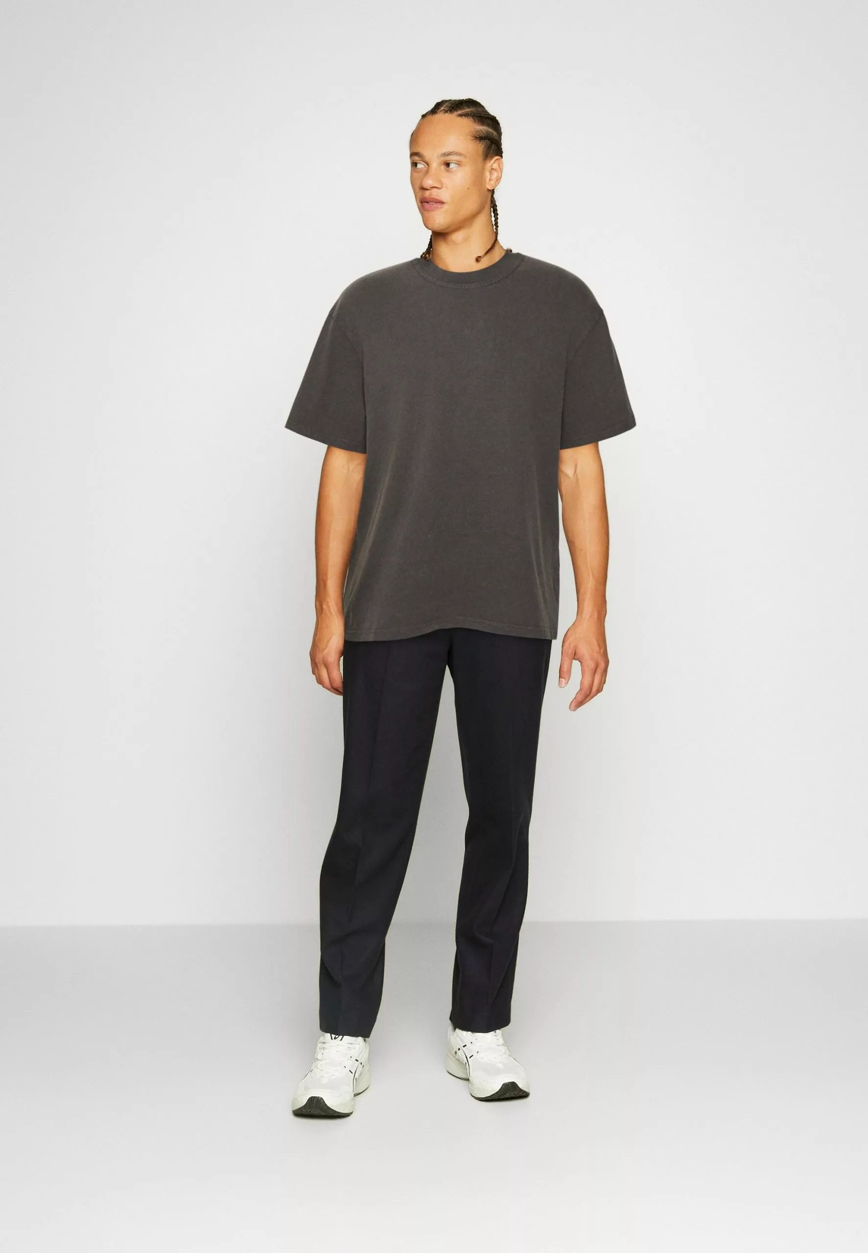 YOURTURN Unisex - Basic T-Shirt - Black 2 YOURTURN Unisex - Basic T-Shirt - Black - Image 2