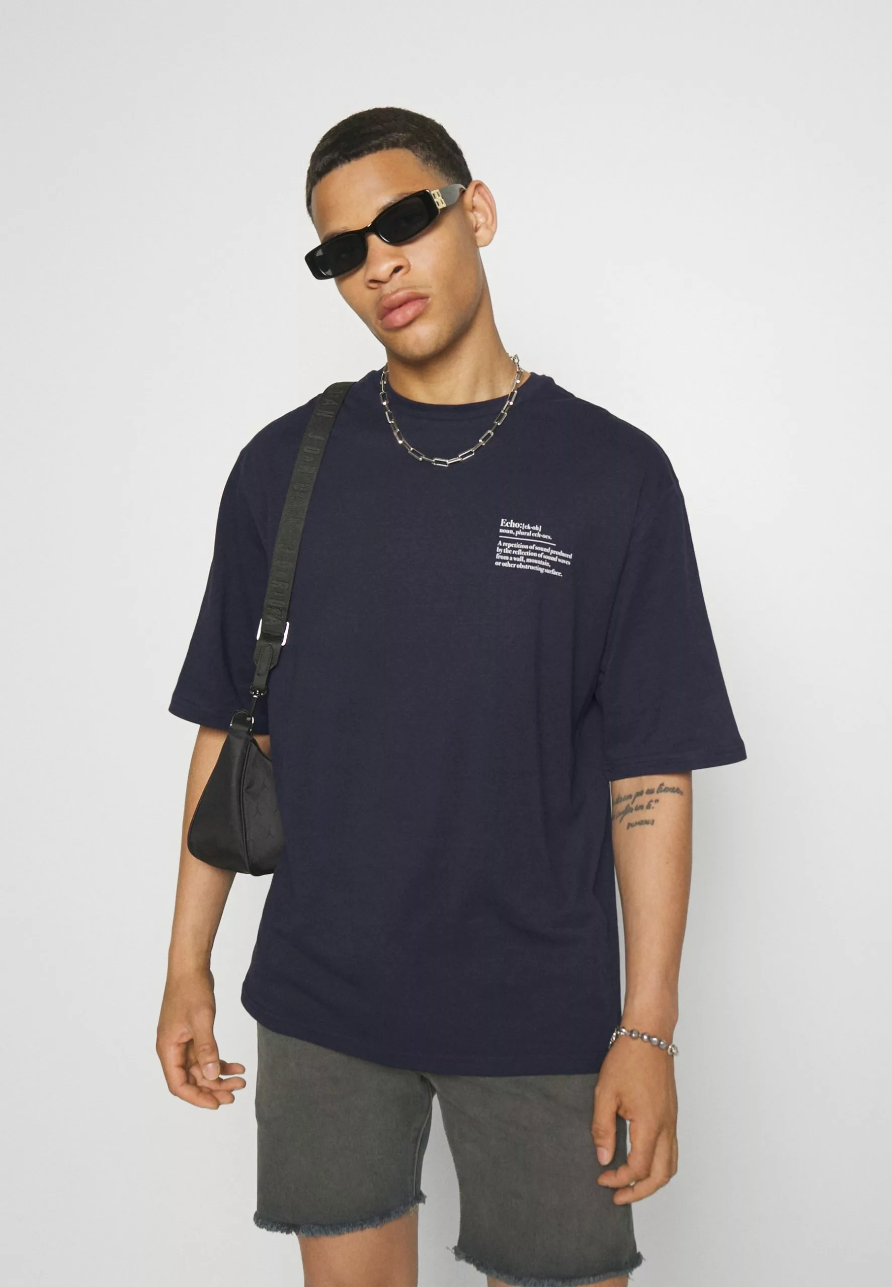 YOURTURN Unisex - Print T-Shirt - Black 4 YOURTURN Unisex - Print T-Shirt - Black - Image 4