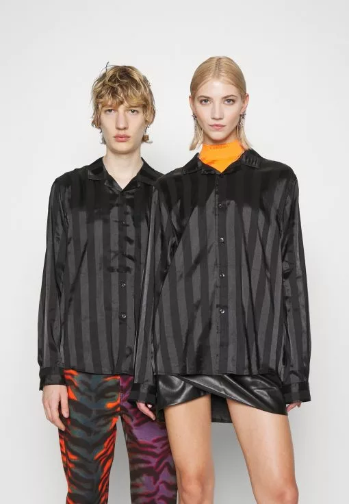 YOURTURN Festive Unisex - Shirt - Black -Yourturn Shop 0b6f767207e84eceaf6c625689c5643d scaled