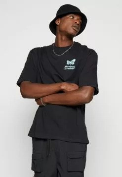 YOURTURN Chest Tee Unisex - Print T-Shirt - 802 - Black 9 YOURTURN Chest Tee Unisex - Print T-Shirt - 802 - Black -Yourturn Shop 0df043f7336d4498b652bc179d5ab6ee scaled