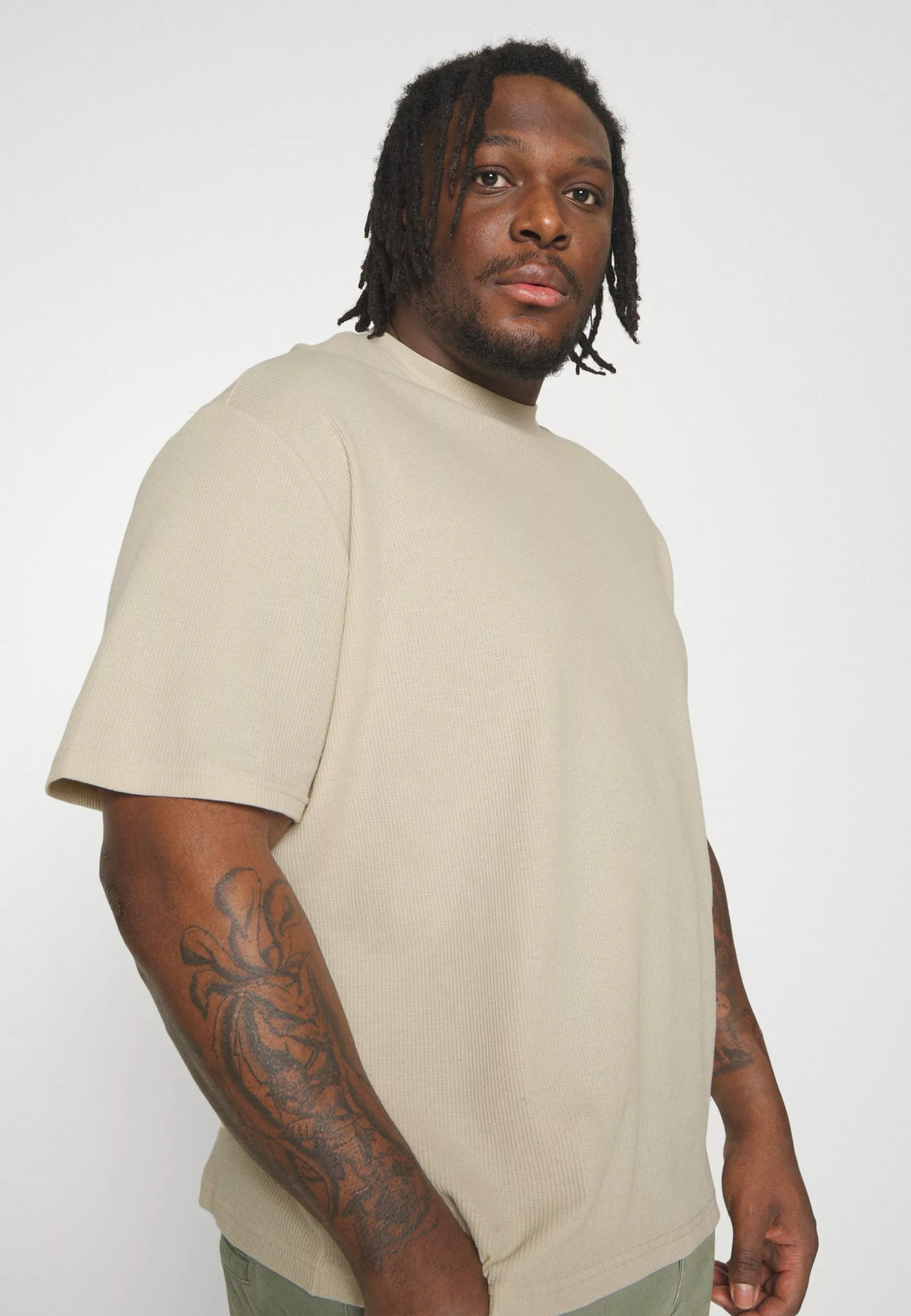 YOURTURN Unisex - Basic T-Shirt -Light Green/ Off-White 4 YOURTURN Unisex - Basic T-Shirt -Light Green/ Off-White - Image 4