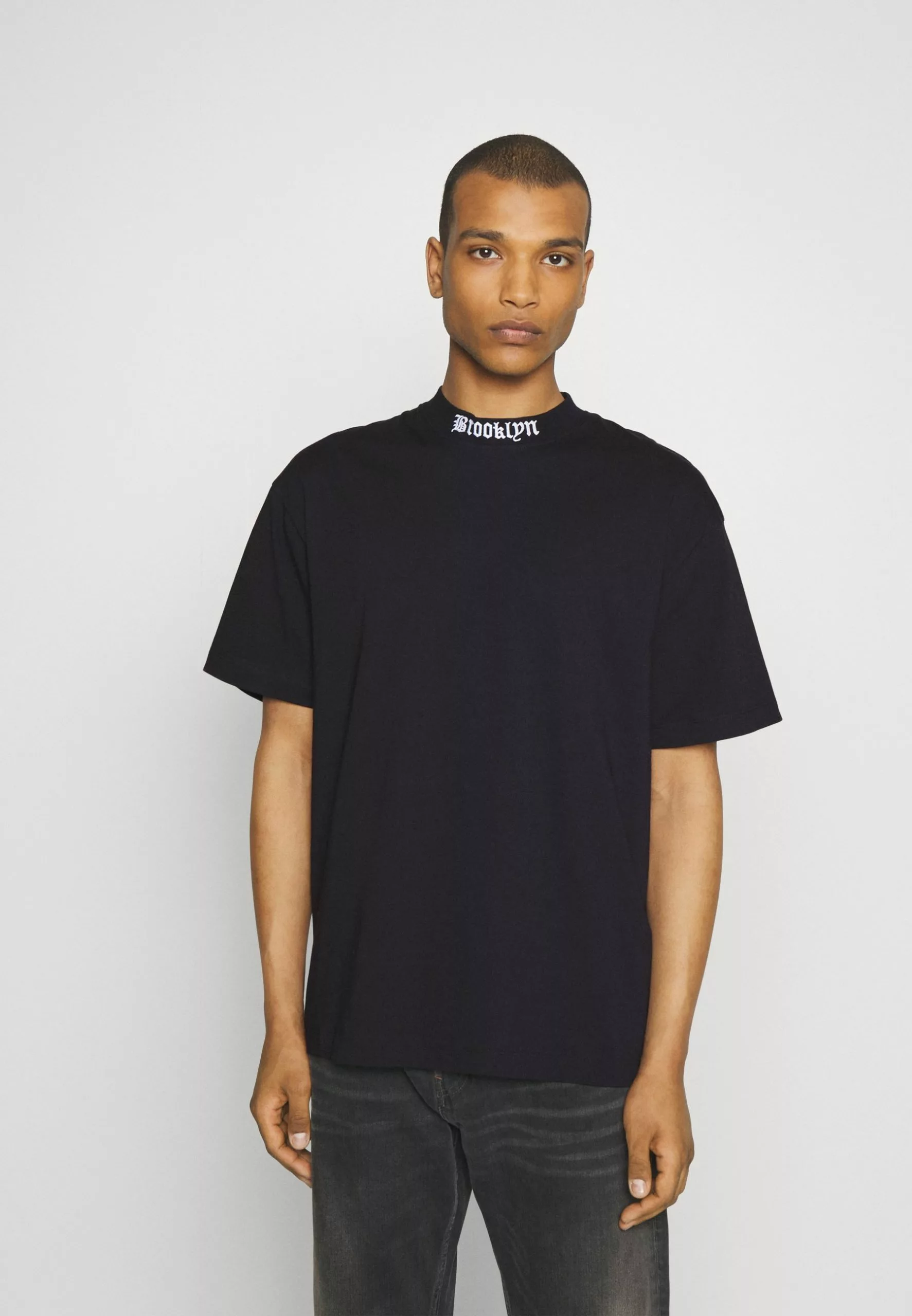 YOURTURN Unisex - Print T-Shirt - Black 3 YOURTURN Unisex - Print T-Shirt - Black - Image 3