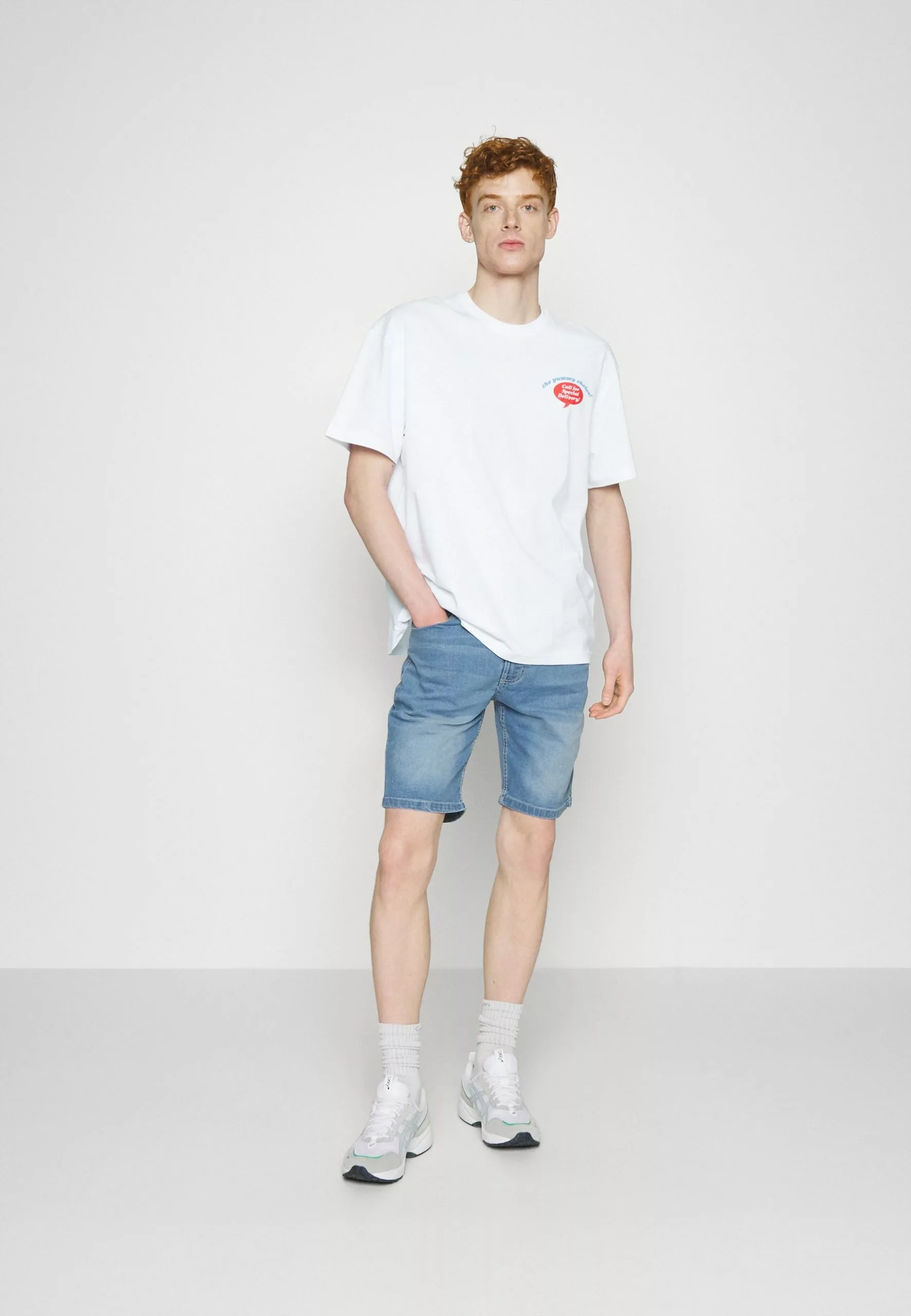 YOURTURN Unisex - Print T-Shirt - White 2 YOURTURN Unisex - Print T-Shirt - White - Image 2