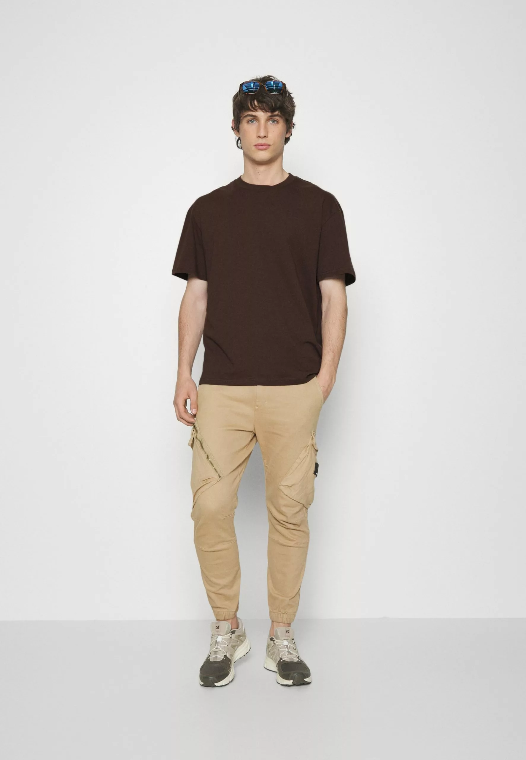 YOURTURN Unisex - Print T-Shirt - Brown 2 YOURTURN Unisex - Print T-Shirt - Brown - Image 2