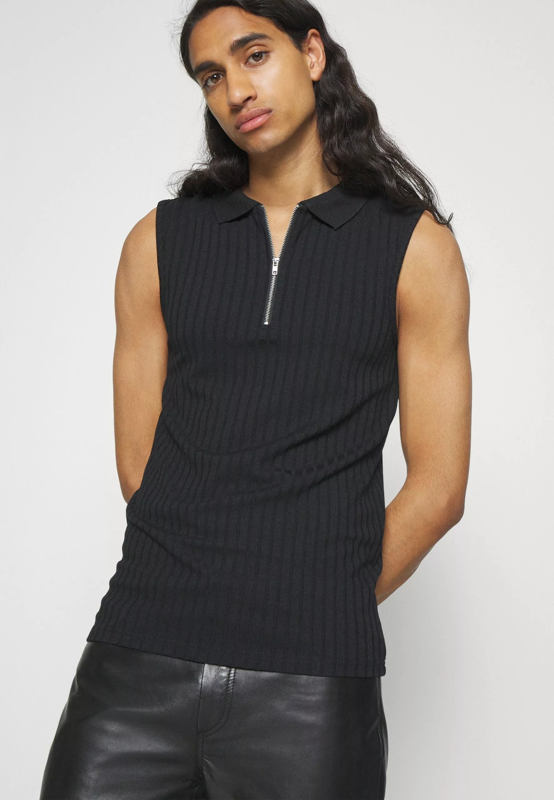 YOURTURN Unisex - Top - Black 4 YOURTURN Unisex - Top - Black - Image 4