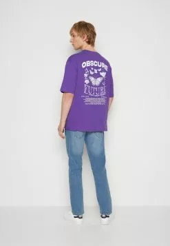 YOURTURN Nostalgia Future Tee Unisex - Print T-Shirt - Purple 8 YOURTURN Nostalgia Future Tee Unisex - Print T-Shirt - Purple -Yourturn Shop 2d839d25c2b84fd3af3e4aec65254a06 scaled