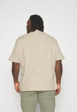 YOURTURN Unisex - Basic T-Shirt -Light Green/ Off-White 11 YOURTURN Unisex - Basic T-Shirt -Light Green/ Off-White -Yourturn Shop 2f59b2e8fb1843719da15f2e00e33582 scaled