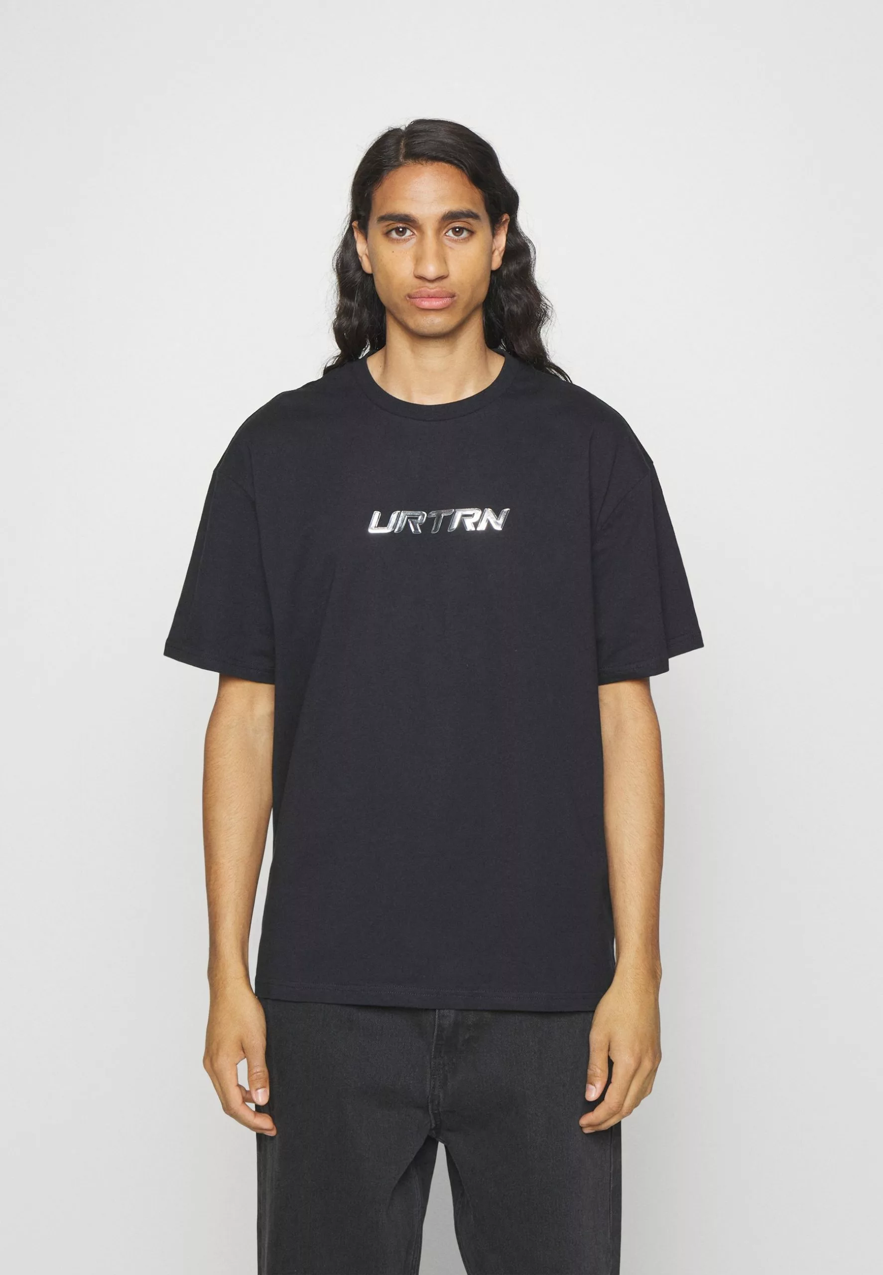 YOURTURN Print T-Shirt - Black 1 YOURTURN Print T-Shirt - Black