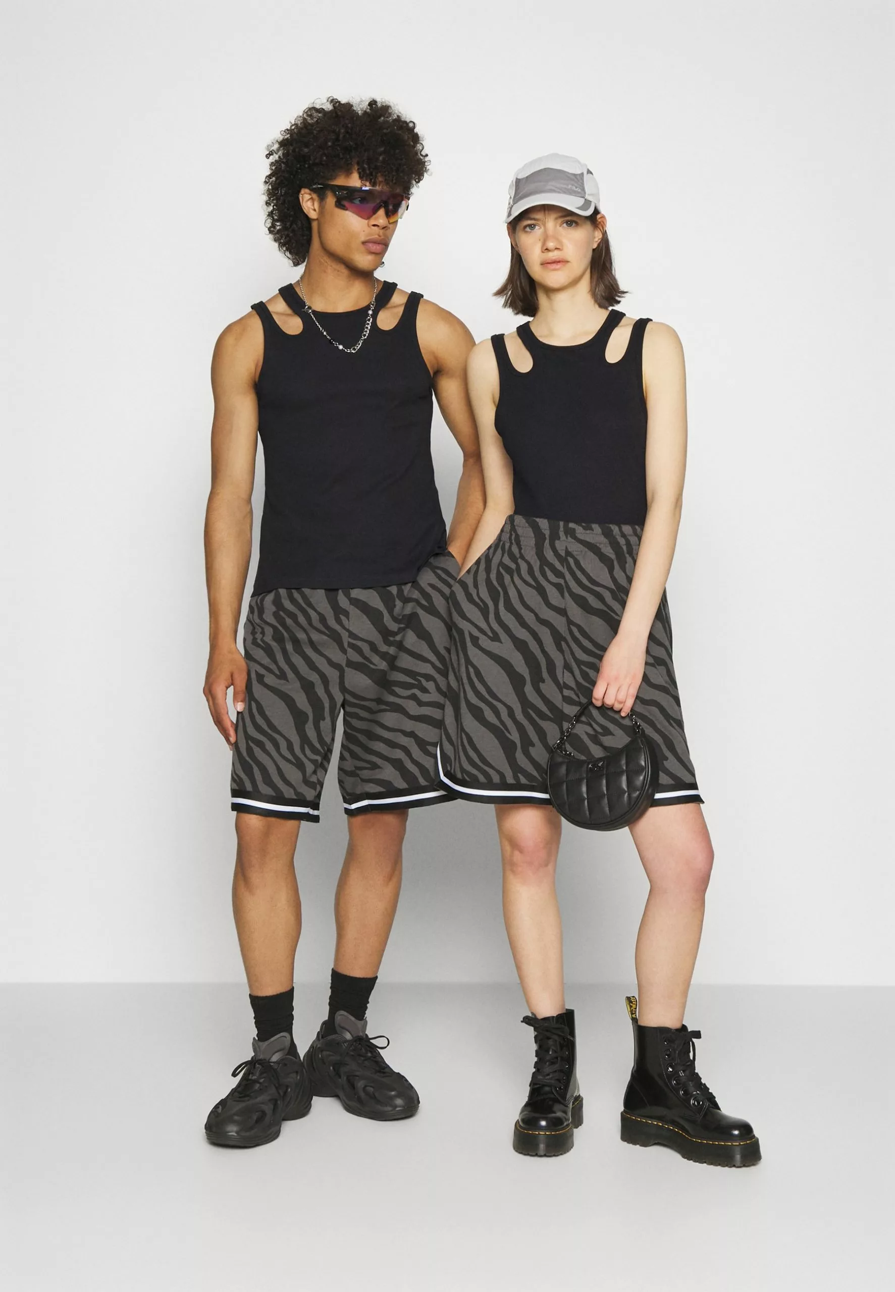 YOURTURN Unisex - Top - Black 2 YOURTURN Unisex - Top - Black - Image 2