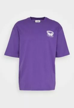 YOURTURN Nostalgia Future Tee Unisex - Print T-Shirt - Purple 10 YOURTURN Nostalgia Future Tee Unisex - Print T-Shirt - Purple -Yourturn Shop 43487c7f1f144ab58d5b1fcdd2bae002 scaled