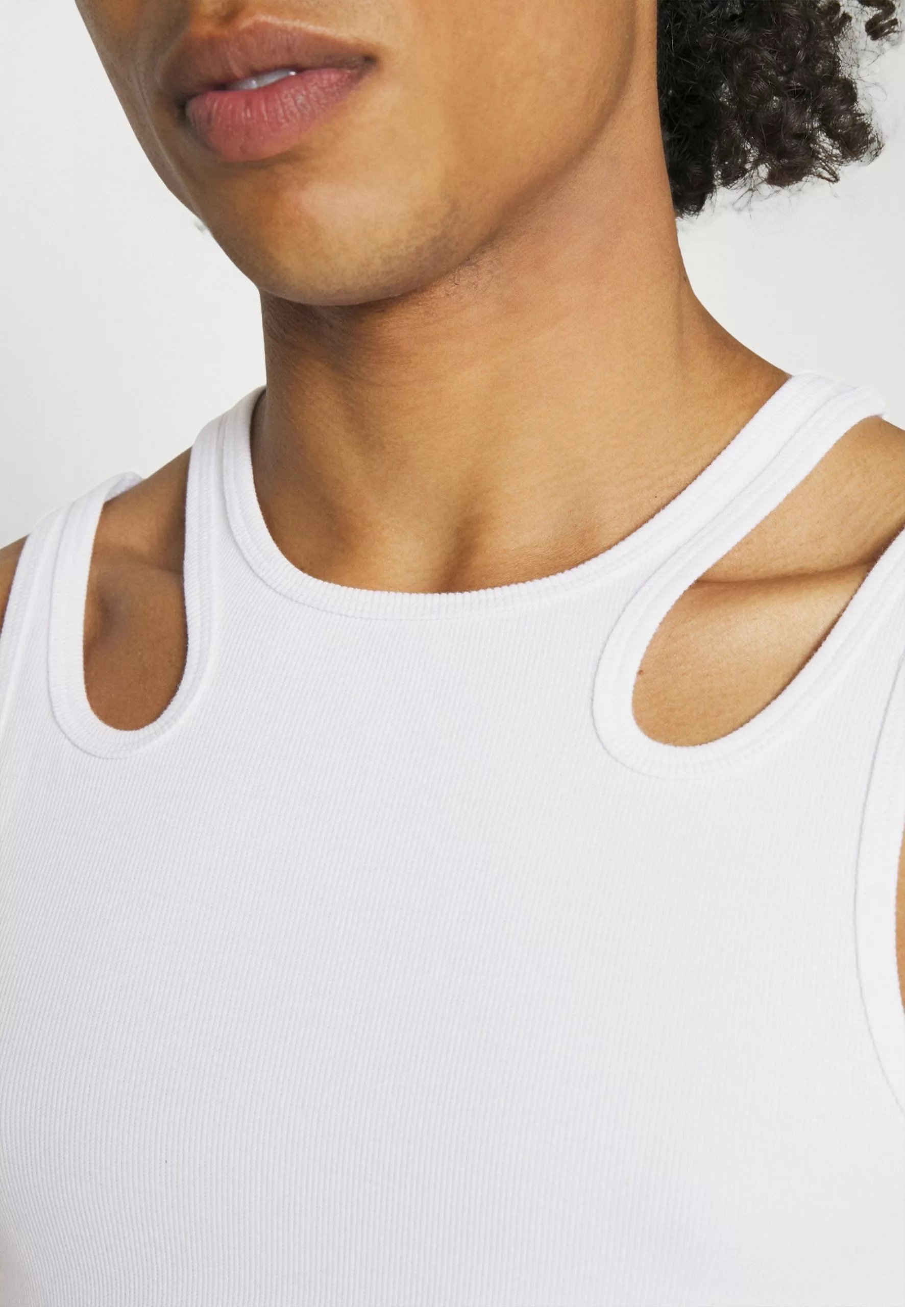 YOURTURN Unisex - Top - White 6 YOURTURN Unisex - Top - White - Image 6