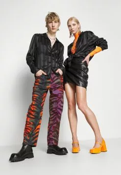 YOURTURN Festive Unisex - Shirt - Black -Yourturn Shop 46aef2ab5be6497c873b85860e84630f scaled