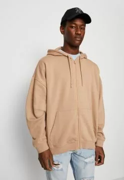YOURTURN Unisex - Zip-Up Sweatshirt - Tan 9 YOURTURN Unisex - Zip-Up Sweatshirt - Tan -Yourturn Shop 46f3a9eeaf8643818ae2d1519bcb37f3 scaled