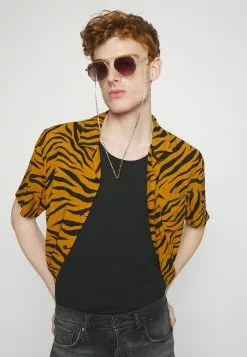 YOURTURN Genderless Resort- Shirt - Black -Yourturn Shop 48acc44811bf43d09c3968035f6f8ac4 scaled