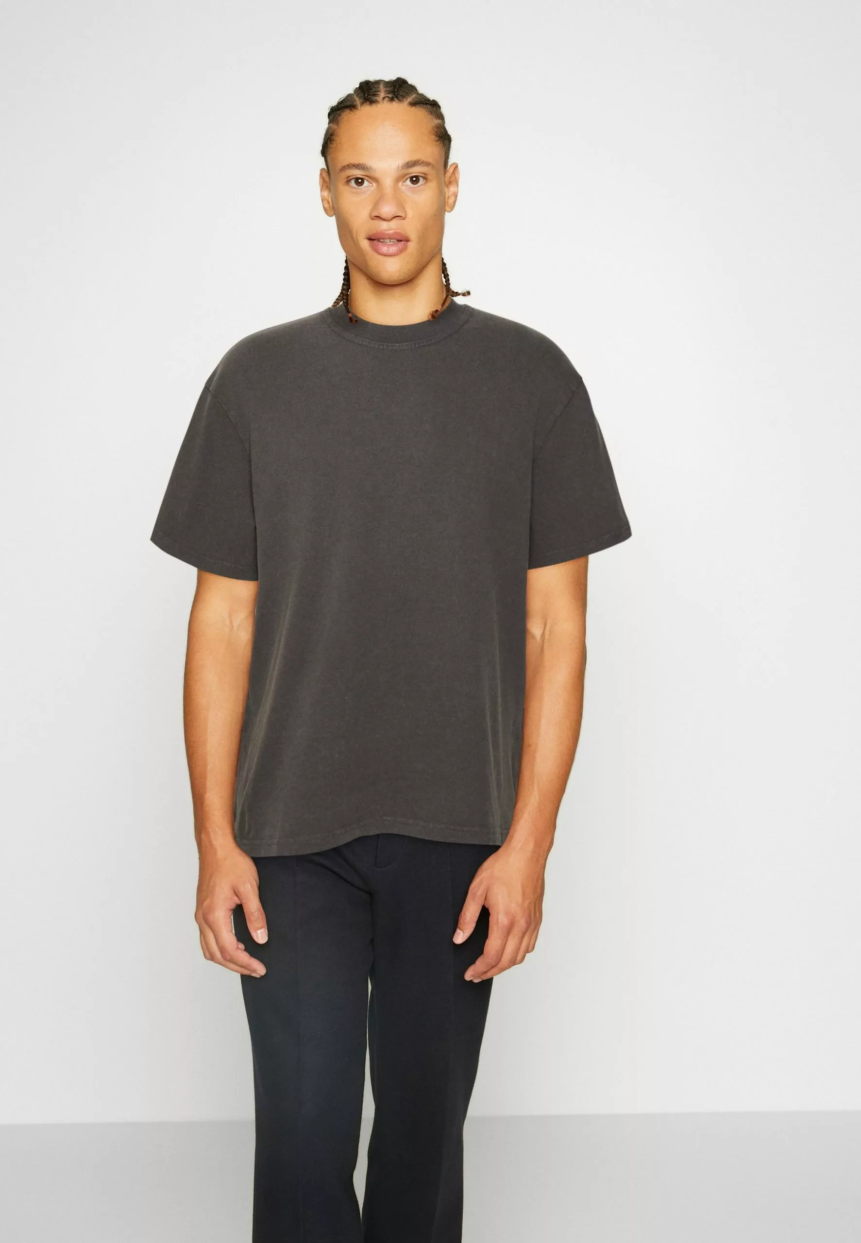 YOURTURN Unisex - Basic T-Shirt - Black 1 YOURTURN Unisex - Basic T-Shirt - Black