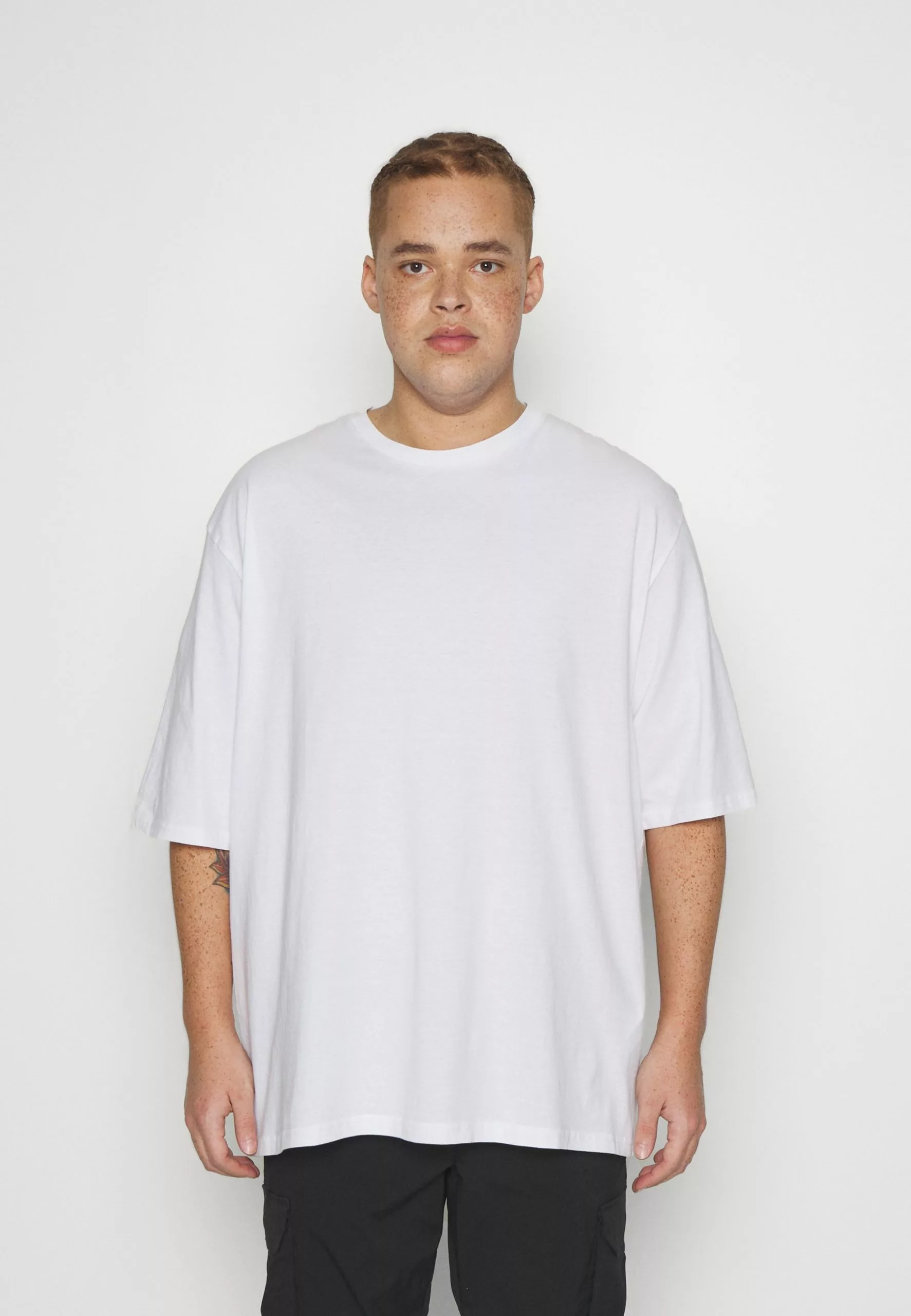 YOURTURN Unisex 3 Pack- Basic T-Shirt - White/Lilac/Black 2 YOURTURN Unisex 3 Pack- Basic T-Shirt - White/Lilac/Black - Image 2