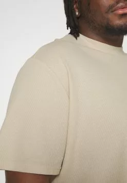 YOURTURN Unisex - Basic T-Shirt -Light Green/ Off-White 17 YOURTURN Unisex - Basic T-Shirt -Light Green/ Off-White -Yourturn Shop 4efa04889fe14a52a8a0c10786bf9fb2 scaled