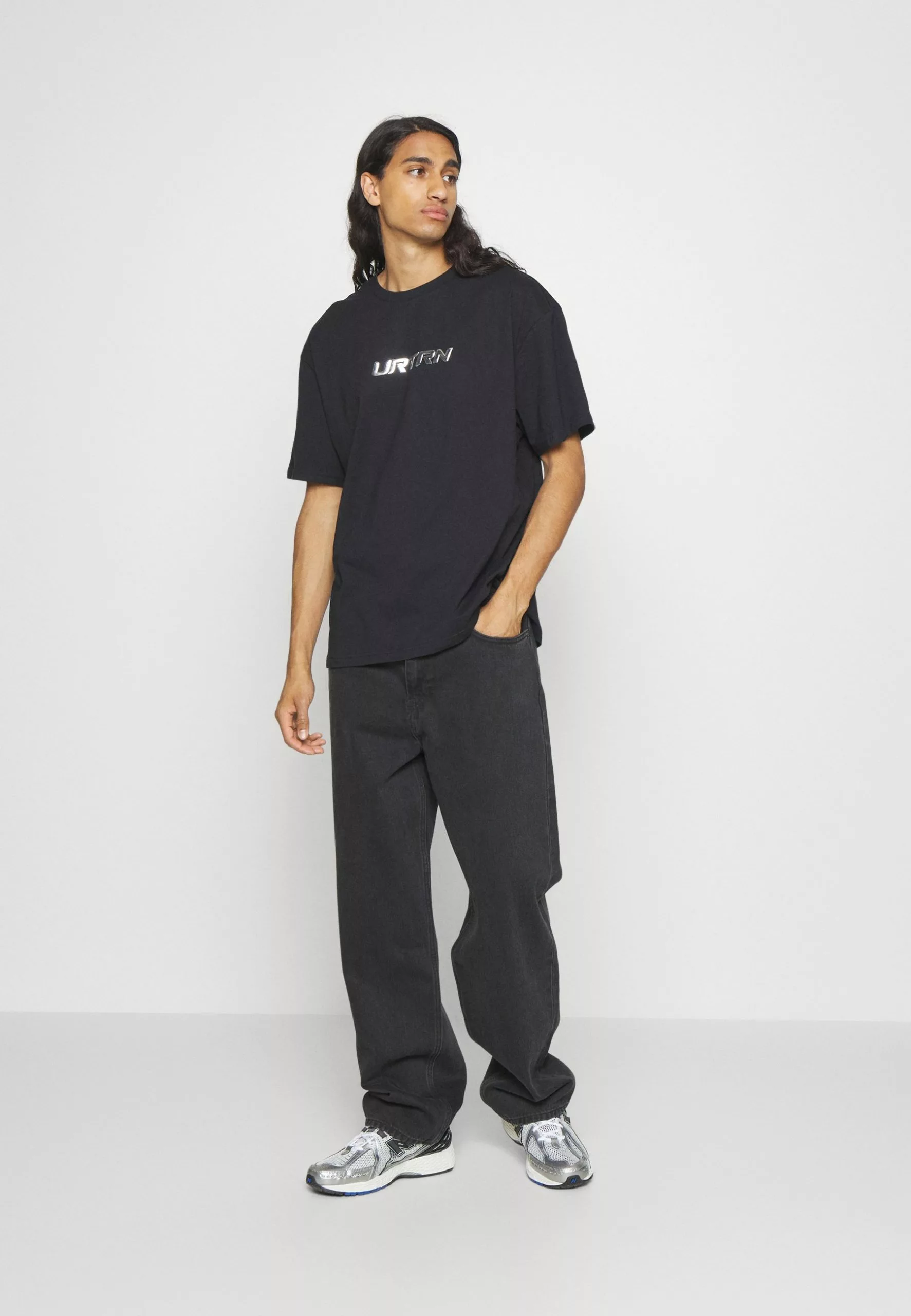 YOURTURN Print T-Shirt - Black 2 YOURTURN Print T-Shirt - Black - Image 2