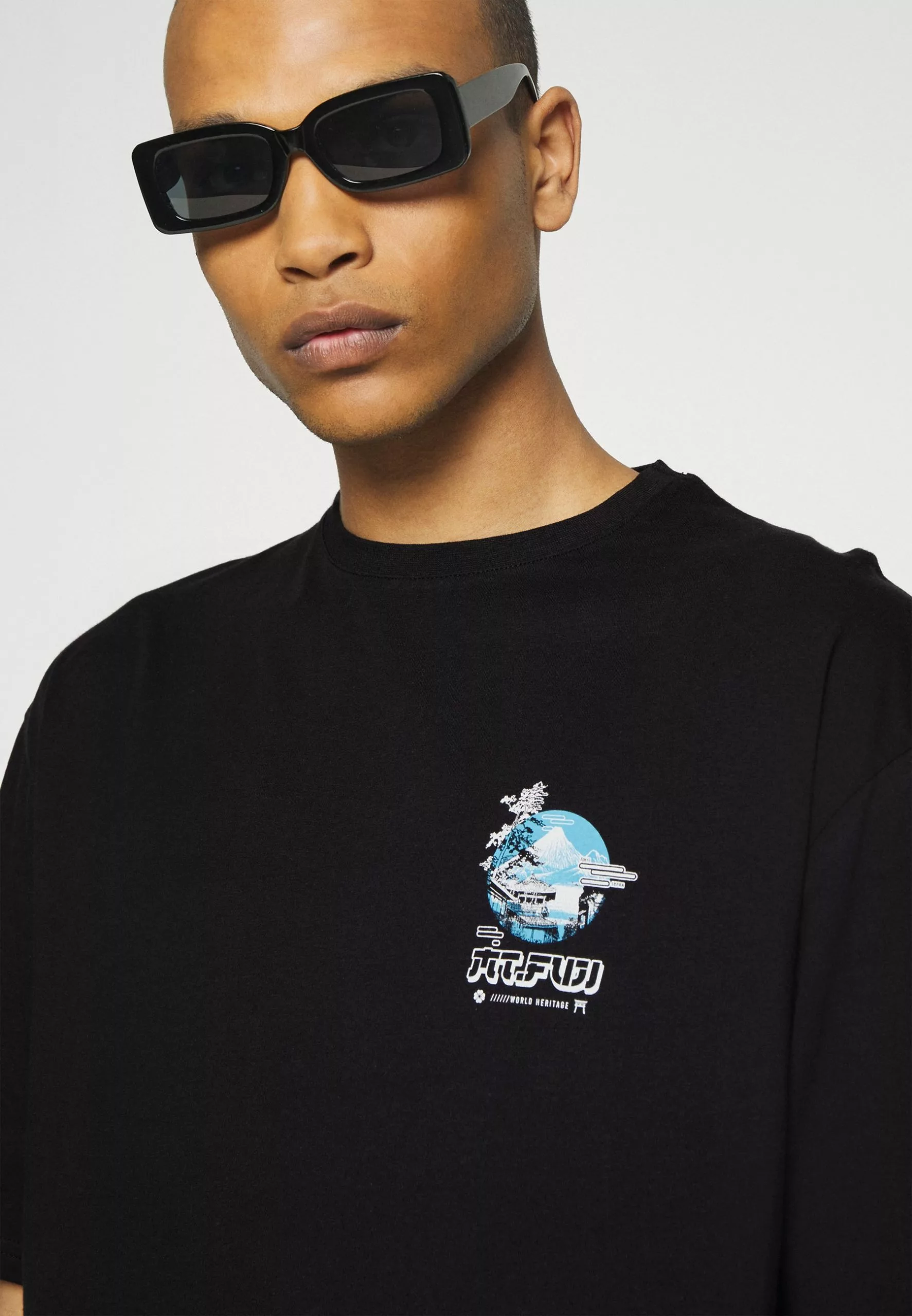 YOURTURN Unisex - Print T-Shirt - Black 4 YOURTURN Unisex - Print T-Shirt - Black - Image 4