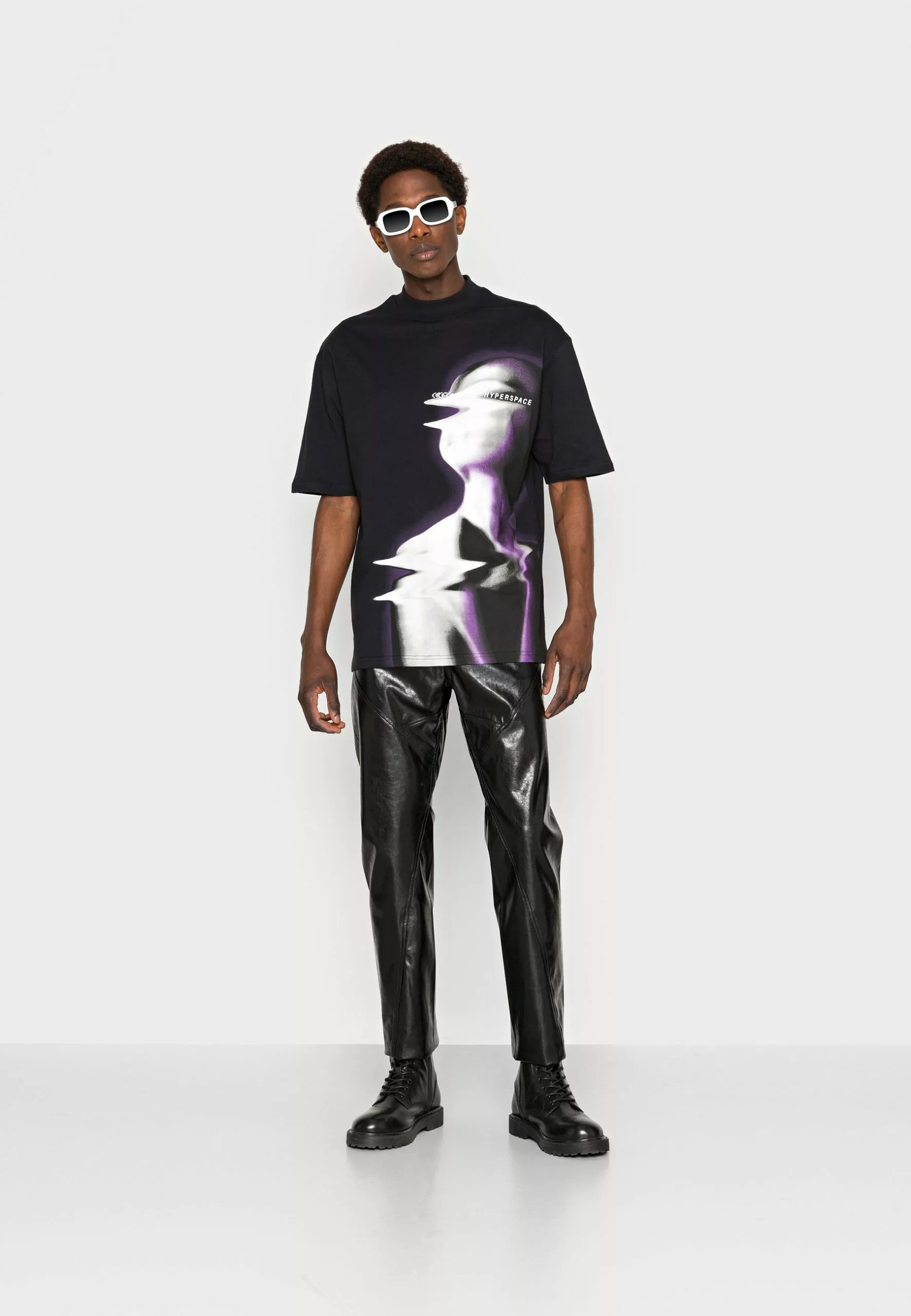 YOURTURN Unisex - Print T-Shirt -Black 2 YOURTURN Unisex - Print T-Shirt -Black - Image 2