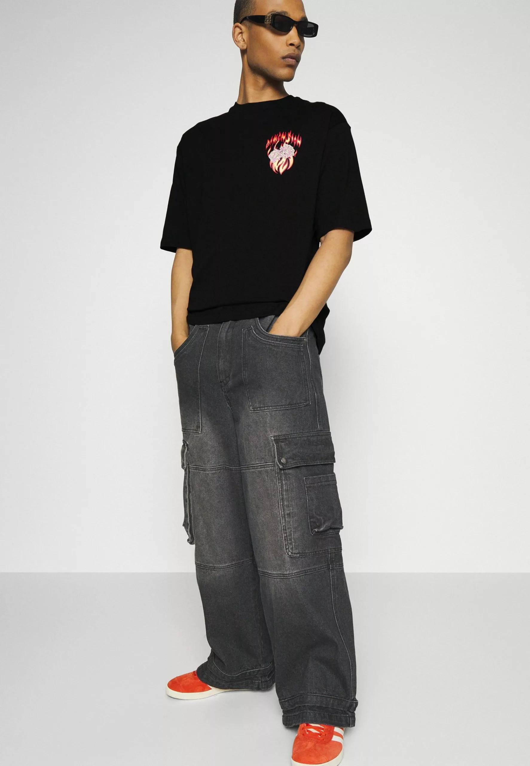 YOURTURN Unisex - Print T-Shirt - Black 4 YOURTURN Unisex - Print T-Shirt - Black - Image 4