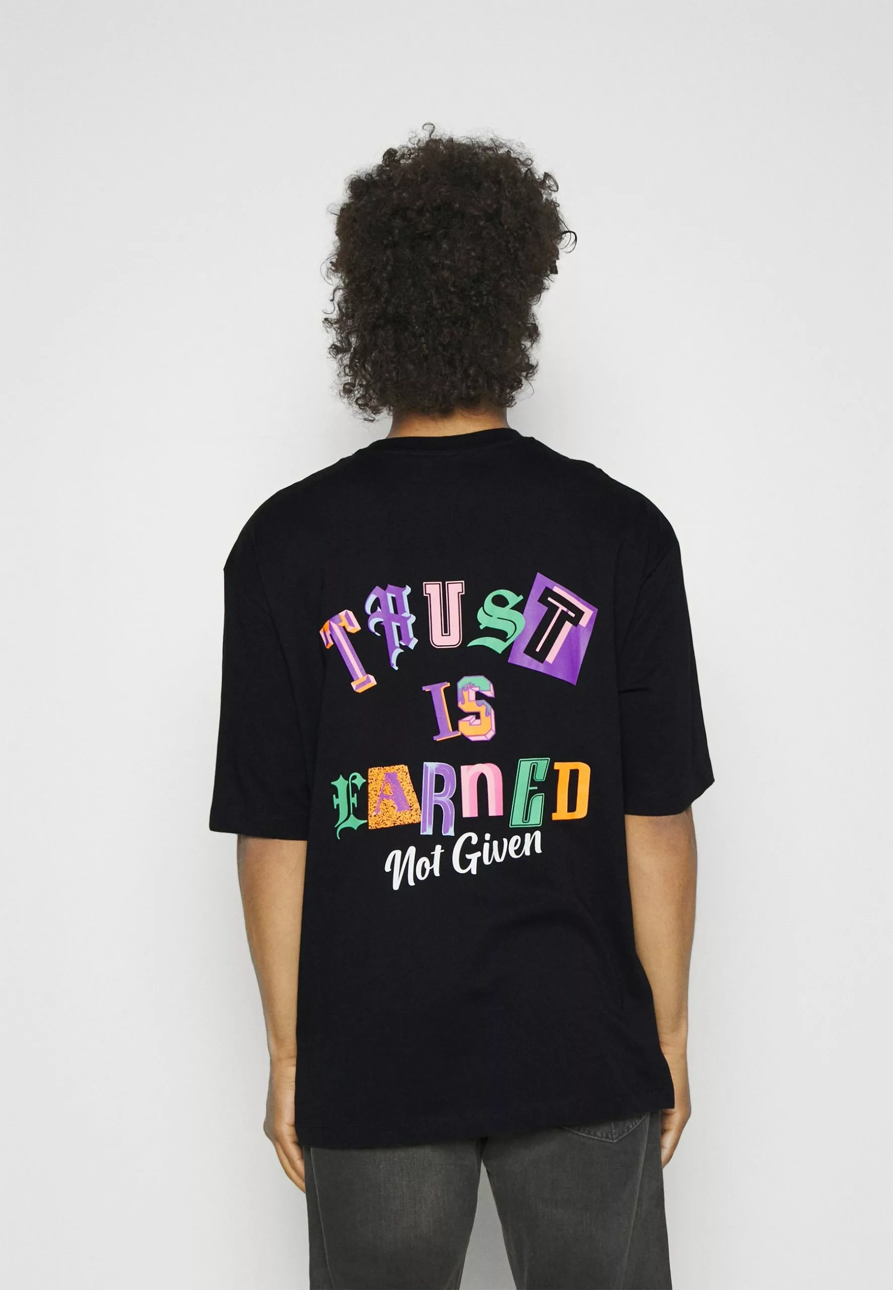 YOURTURN Unisex - Print T-Shirt - Black 3 YOURTURN Unisex - Print T-Shirt - Black - Image 3