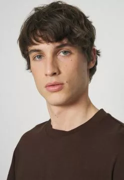 YOURTURN Unisex - Print T-Shirt - Brown 9 YOURTURN Unisex - Print T-Shirt - Brown -Yourturn Shop 75c1b492bbf248edbad721bbc5cdad9b scaled