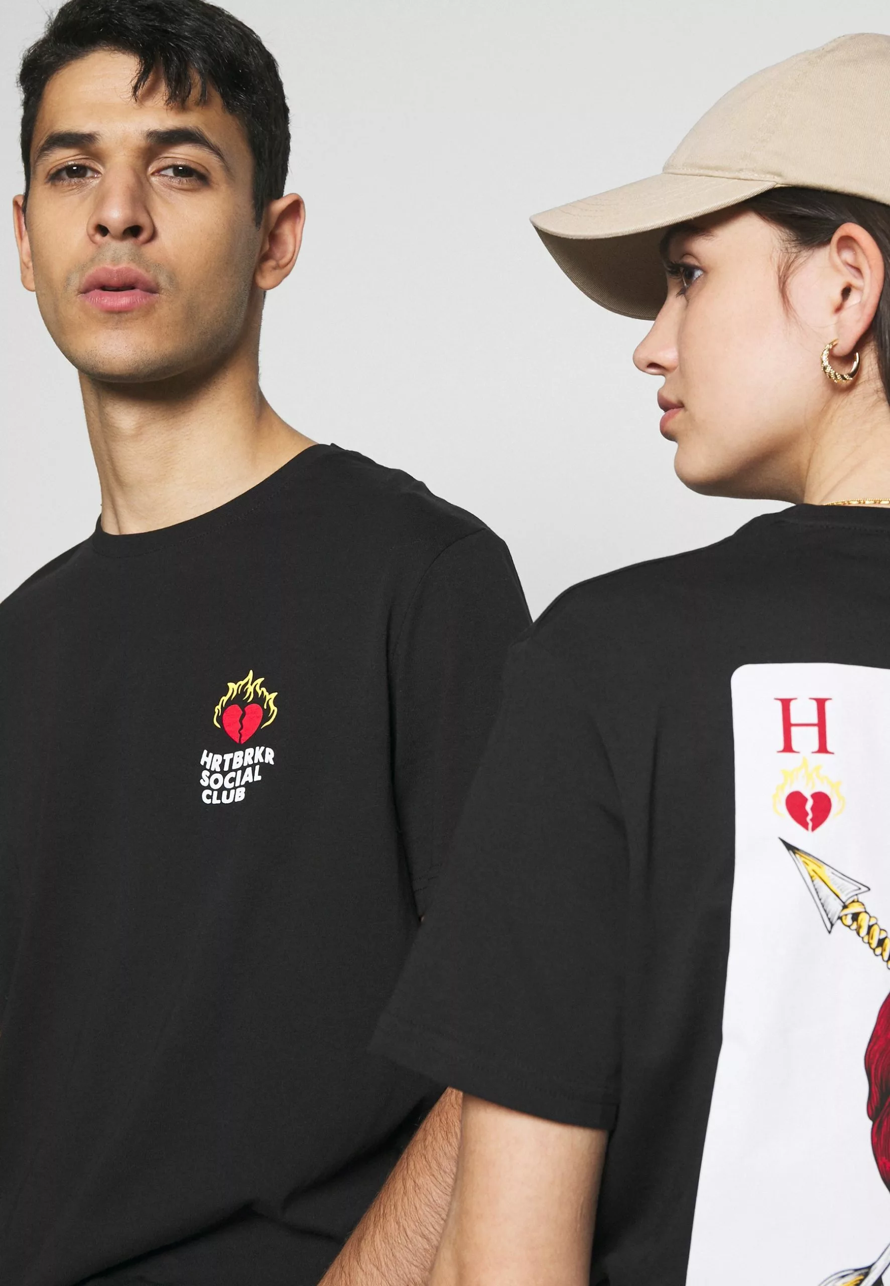 YOURTURN Unisex - Print T-Shirt - Black 6 YOURTURN Unisex - Print T-Shirt - Black - Image 6