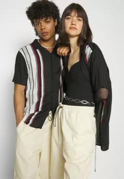 YOURTURN Genderless Parachute - Shorts - White -Yourturn Shop 834f1f83f56e4019a779e61f5e6b9f84 scaled