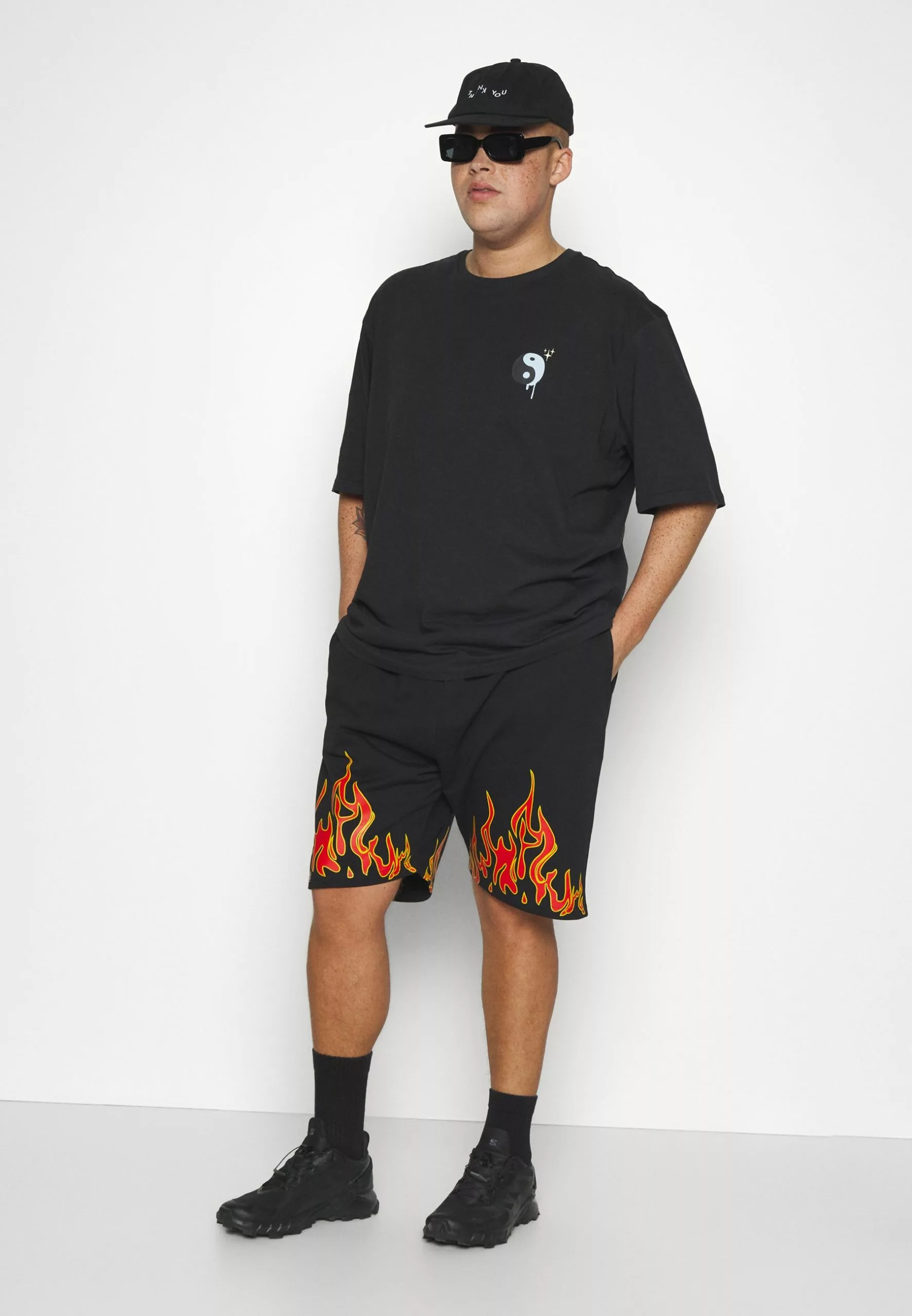 YOURTURN Unisex - Print T-Shirt - Black 4 YOURTURN Unisex - Print T-Shirt - Black - Image 4