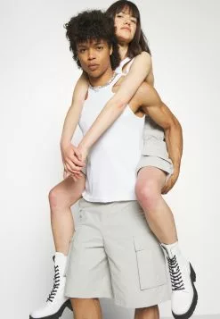 YOURTURN Unisex - Shorts - Light Grey 10 YOURTURN Unisex - Shorts - Light Grey -Yourturn Shop 85d9b741d2b249b68f2e49464d4e5111 scaled