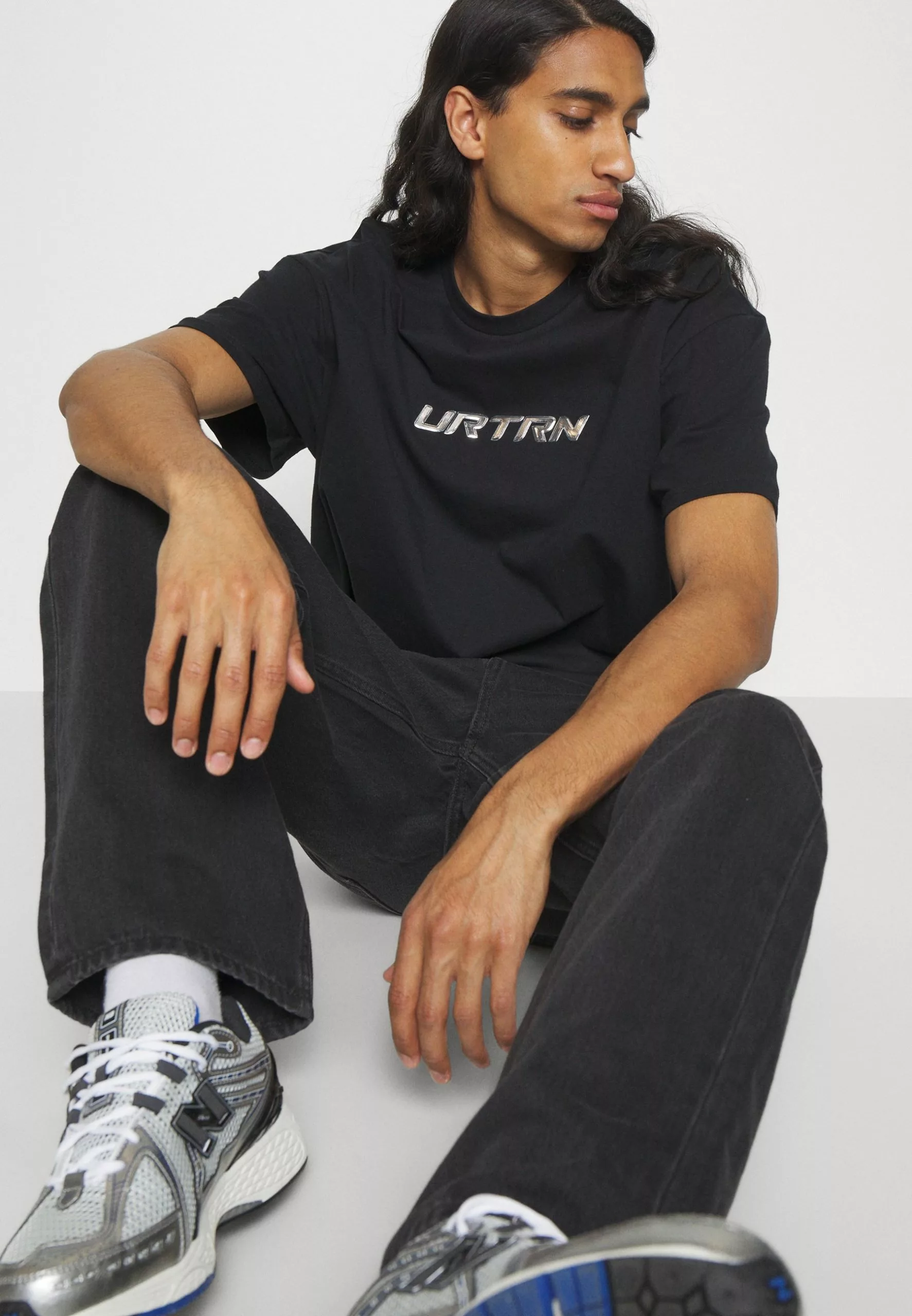 YOURTURN Print T-Shirt - Black 4 YOURTURN Print T-Shirt - Black - Image 4