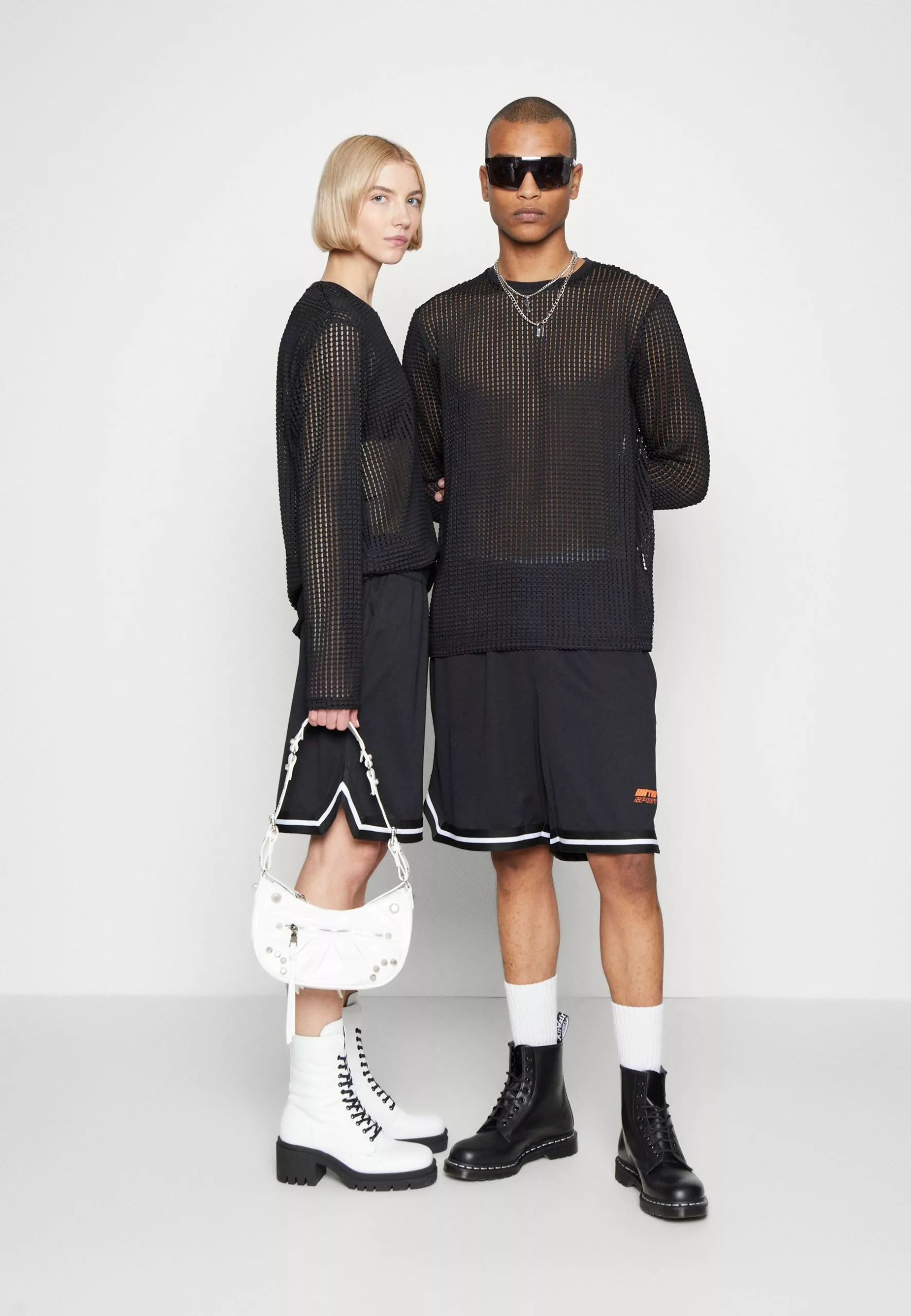 YOURTURN Unisex - Shorts - Black 2 YOURTURN Unisex - Shorts - Black - Image 2