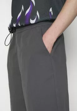 YOURTURN Genderless Parachute - Shorts - Dark Grey -Yourturn Shop ab229e6e99c74a9d898bb39c8fce313e scaled