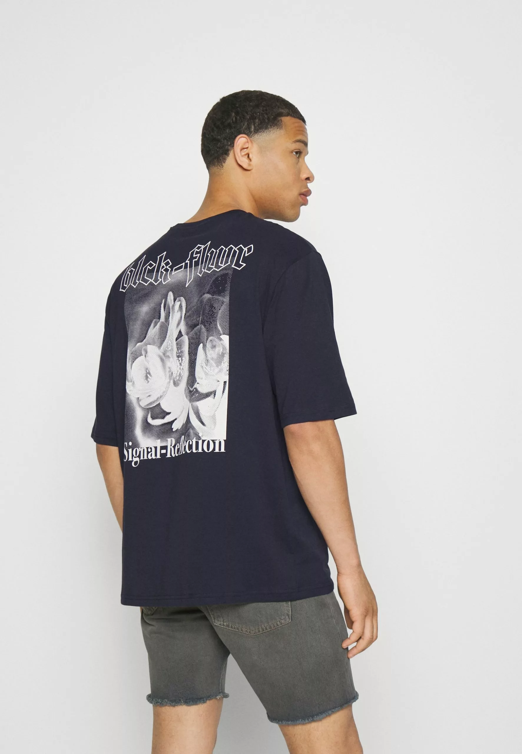 YOURTURN Unisex - Print T-Shirt - Black 3 YOURTURN Unisex - Print T-Shirt - Black - Image 3