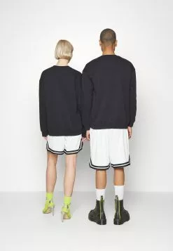 YOURTURN Care Bears Unisex - Sweatshirt - Black 8 YOURTURN Care Bears Unisex - Sweatshirt - Black -Yourturn Shop ad1423c1c9224e00a9e3a94492a41f76 scaled