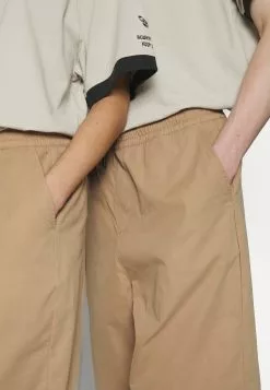 YOURTURN Genderless Parachute - Shorts - Brown -Yourturn Shop ad5b933259074bd2b8a2edc947805f80 scaled