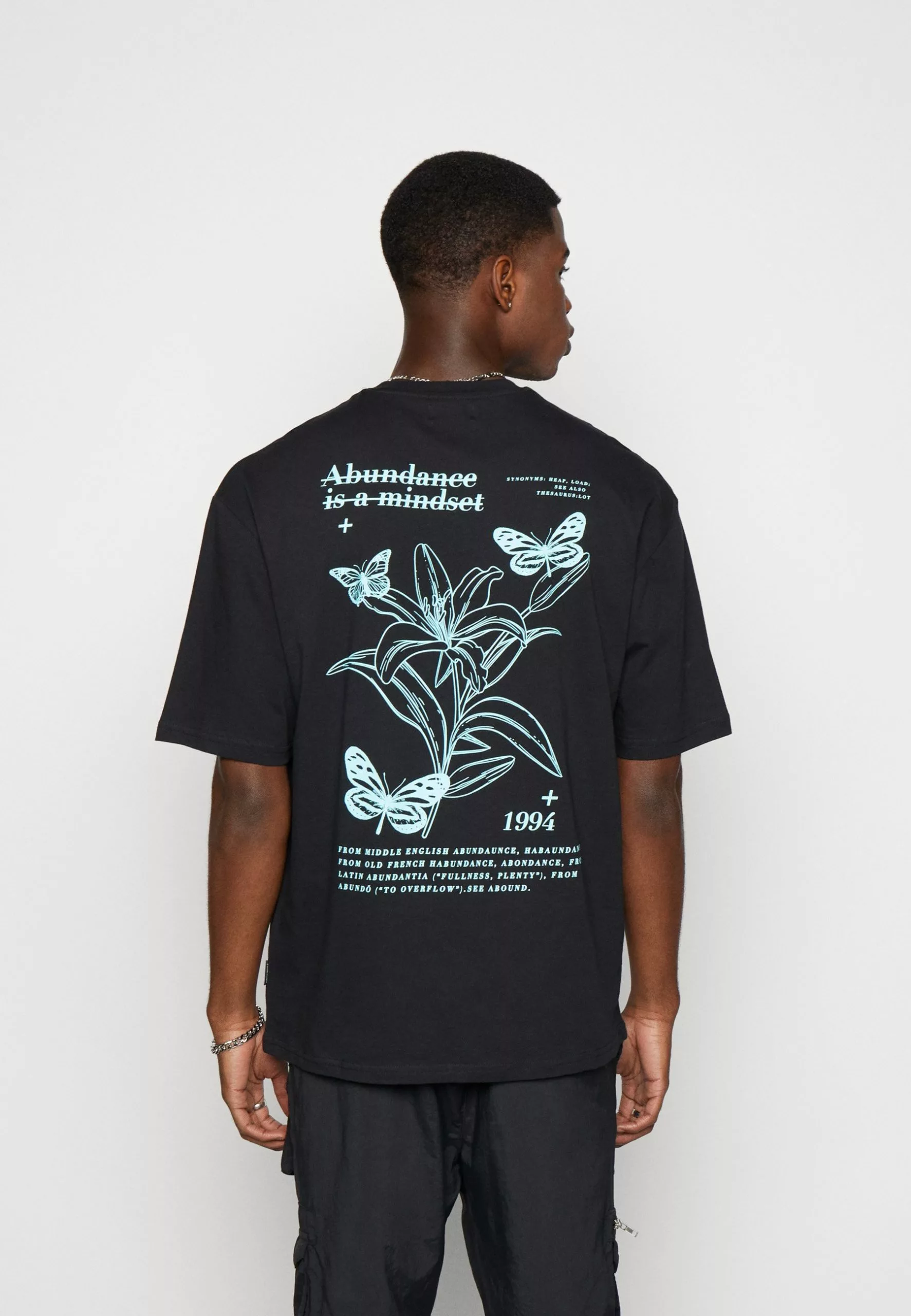 YOURTURN Chest Tee Unisex - Print T-Shirt - 802 - Black 3 YOURTURN Chest Tee Unisex - Print T-Shirt - 802 - Black - Image 3