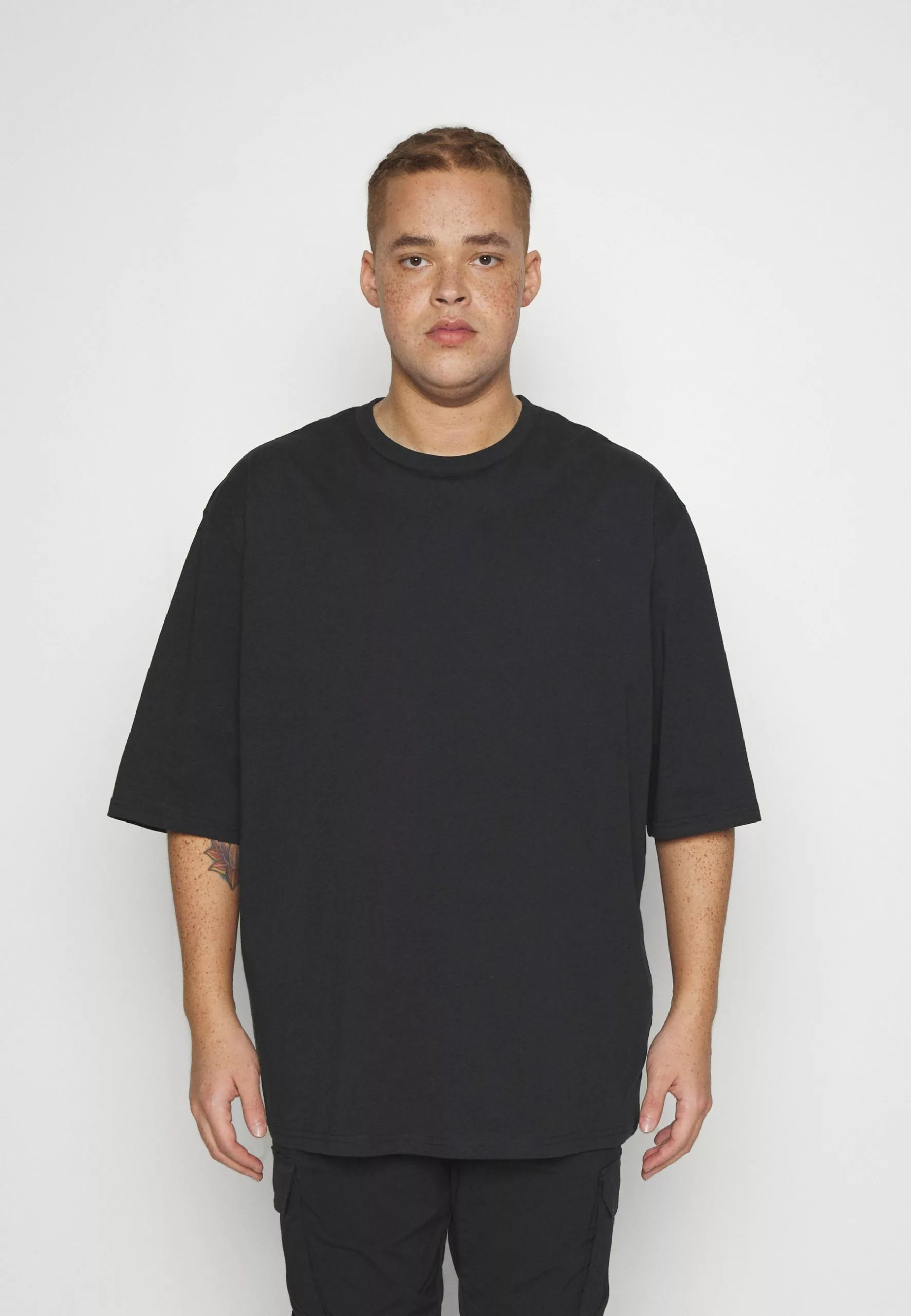 YOURTURN Unisex 3 Pack- Basic T-Shirt - White/Lilac/Black 4 YOURTURN Unisex 3 Pack- Basic T-Shirt - White/Lilac/Black - Image 4