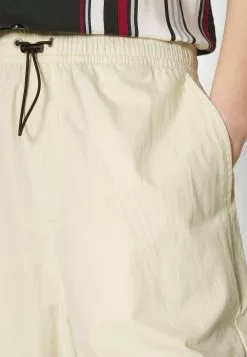 YOURTURN Genderless Parachute - Shorts - White -Yourturn Shop c4b7617e30964d8d94222559c32c9f62 scaled