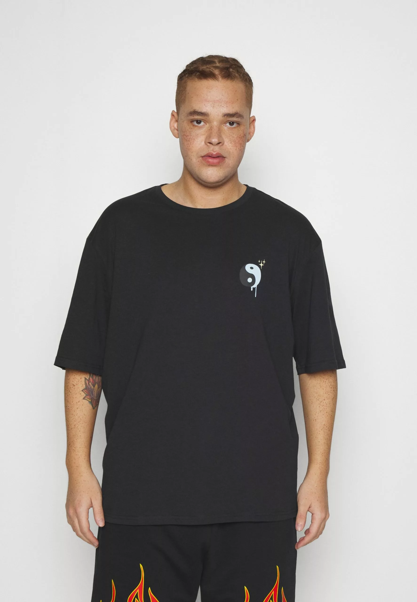 YOURTURN Unisex - Print T-Shirt - Black 1 YOURTURN Unisex - Print T-Shirt - Black