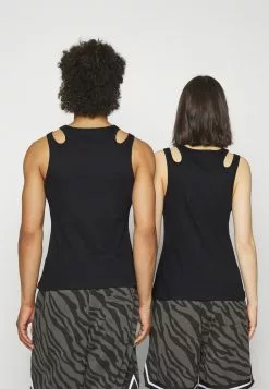 YOURTURN Unisex - Top - Black 8 YOURTURN Unisex - Top - Black -Yourturn Shop d3ecaa56fb9d468299759176d703075b scaled