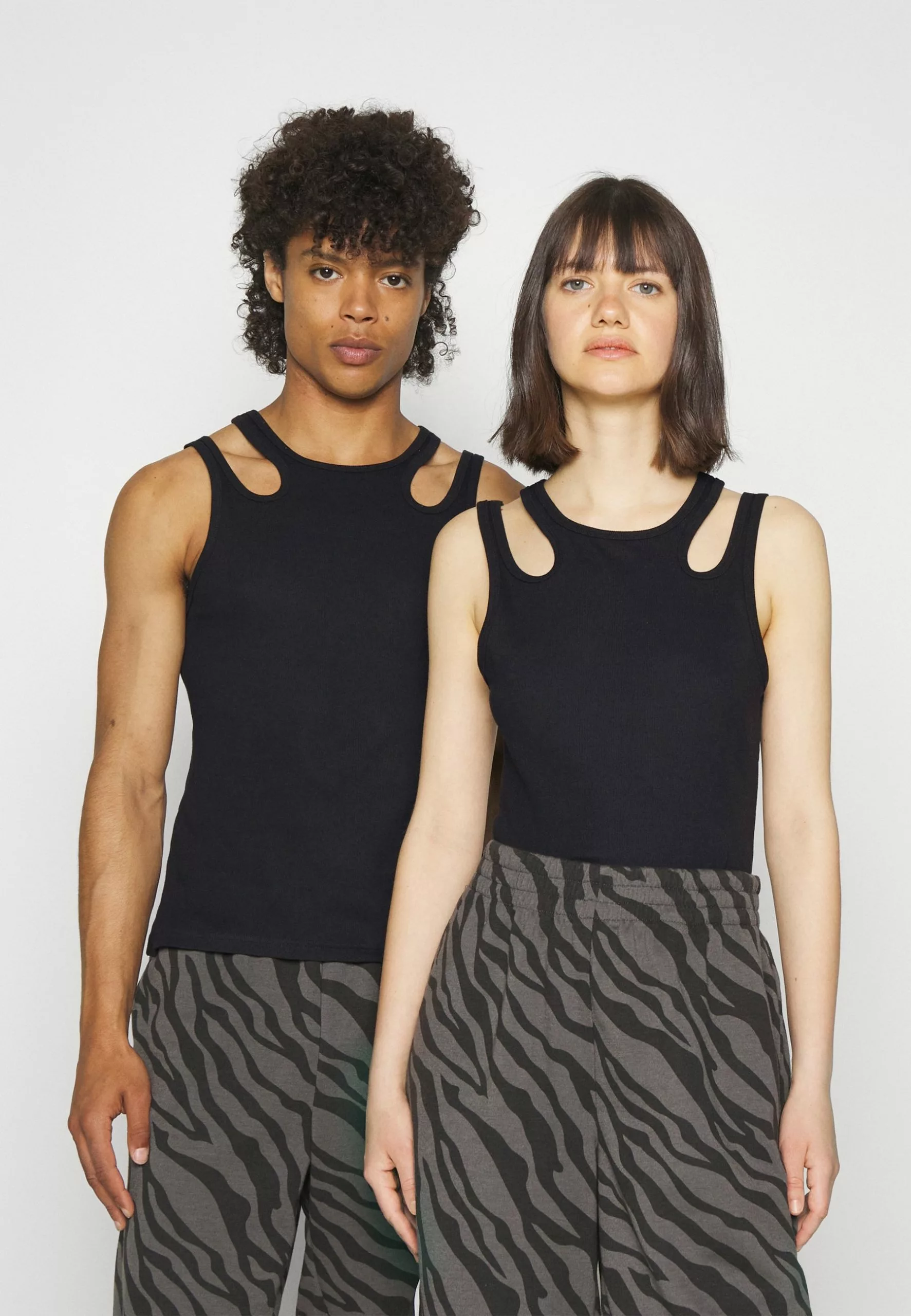 YOURTURN Unisex - Top - Black 1 YOURTURN Unisex - Top - Black