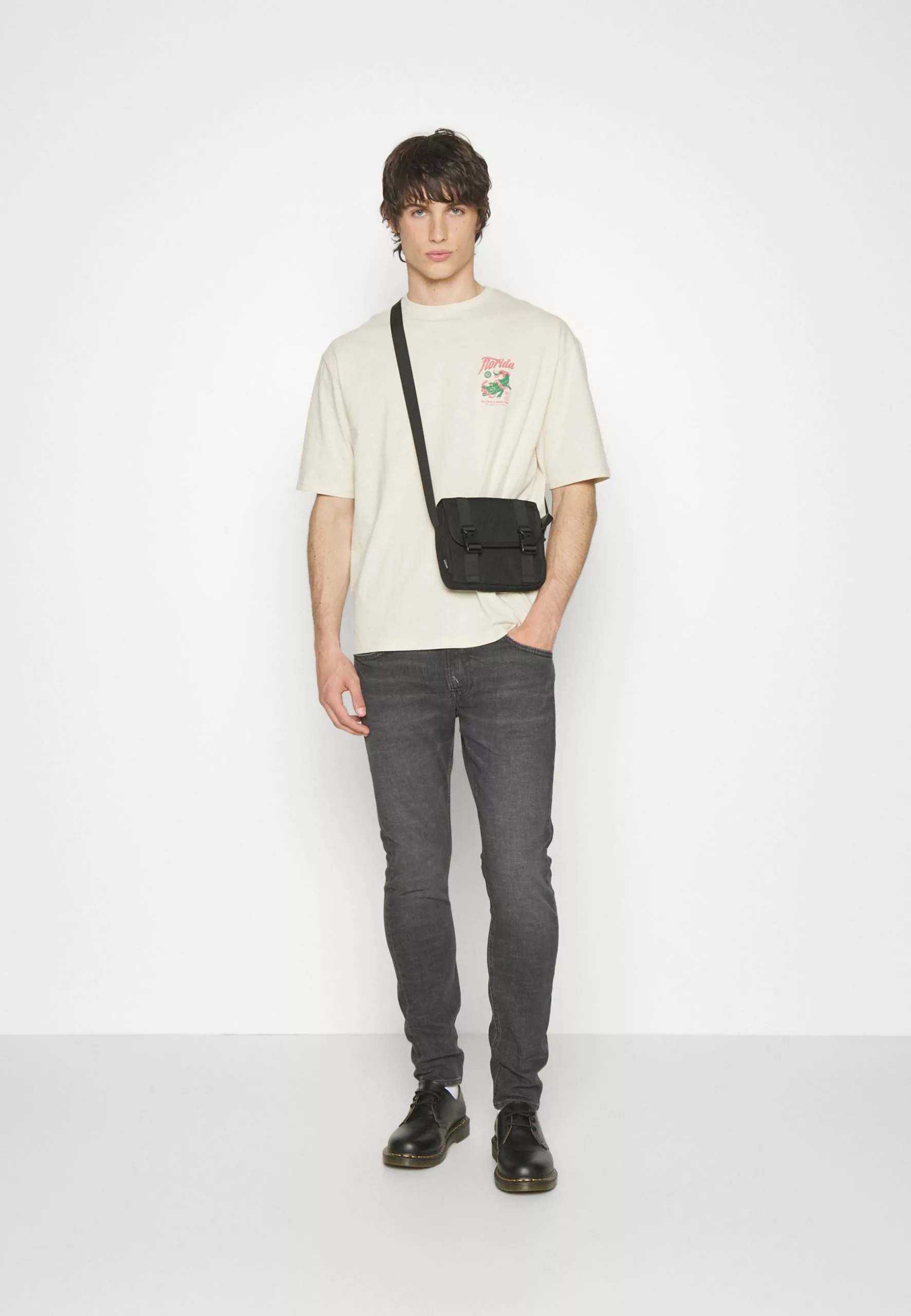 YOURTURN Crocodile Florida Graphic Tee Unisex- Print T-Shirt - Beige 2 YOURTURN Crocodile Florida Graphic Tee Unisex- Print T-Shirt - Beige - Image 2