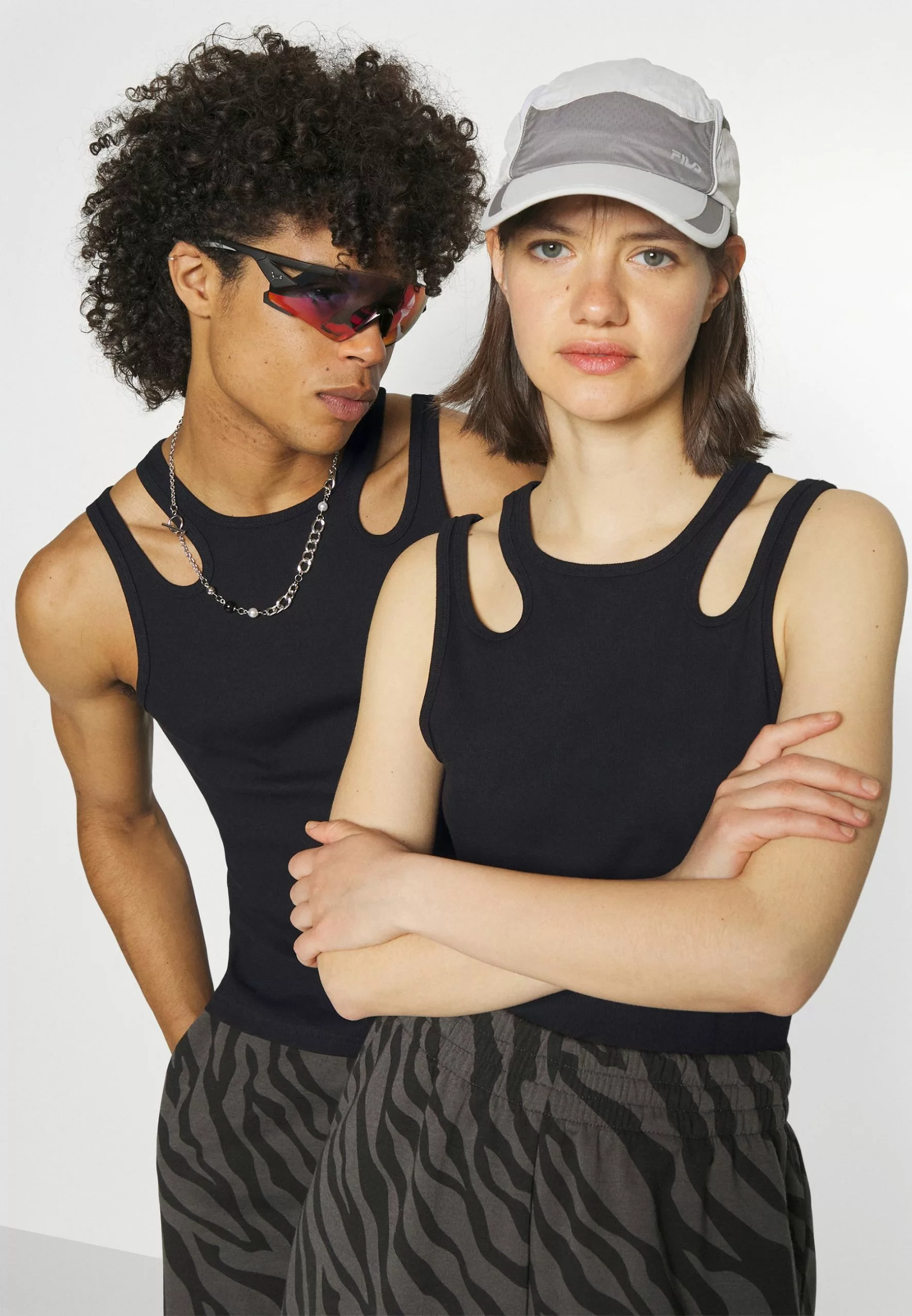 YOURTURN Unisex - Top - Black 4 YOURTURN Unisex - Top - Black - Image 4