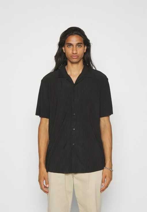 YOURTURN Plisse Shirt Unisex - Shirt - Black -Yourturn Shop e314201975f54fde8b5503d0ce49fc24 scaled