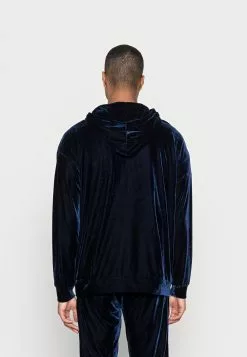 YOURTURN Festive Hoodie Unisex - Hoodie - Dark Blue 7 YOURTURN Festive Hoodie Unisex - Hoodie - Dark Blue -Yourturn Shop e33fa51e077643018533dafd1b74712a scaled