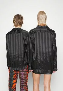 YOURTURN Festive Unisex - Shirt - Black -Yourturn Shop ef352a5422ce41469c917bae0ac296a7 scaled